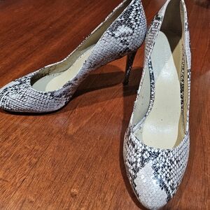 Ann Taylor snakeprint leather heels size 8